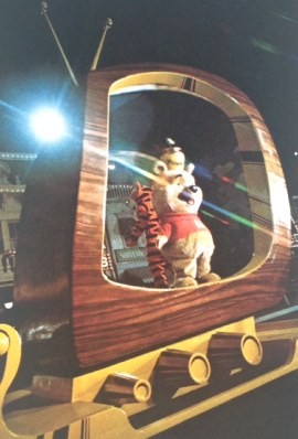 America on Parade Walt Disney World Winnie the Pooh TV float
