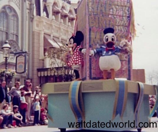 Minnie and Donald birthday float