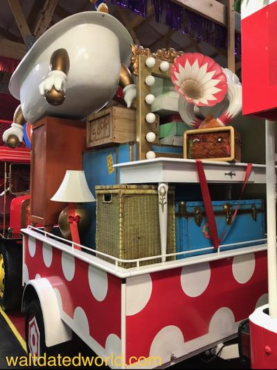 Jammin' Jungle Minnie Mouse float trailer